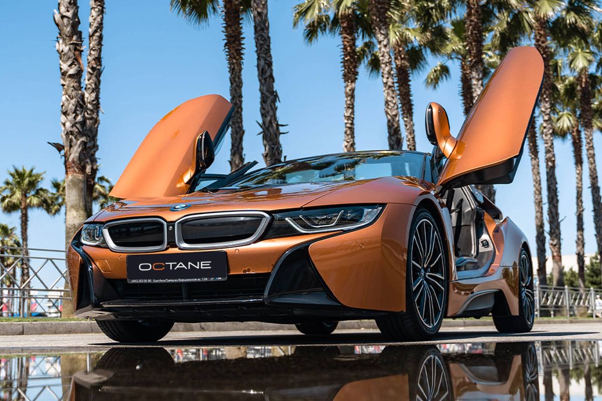 BMW i8 side